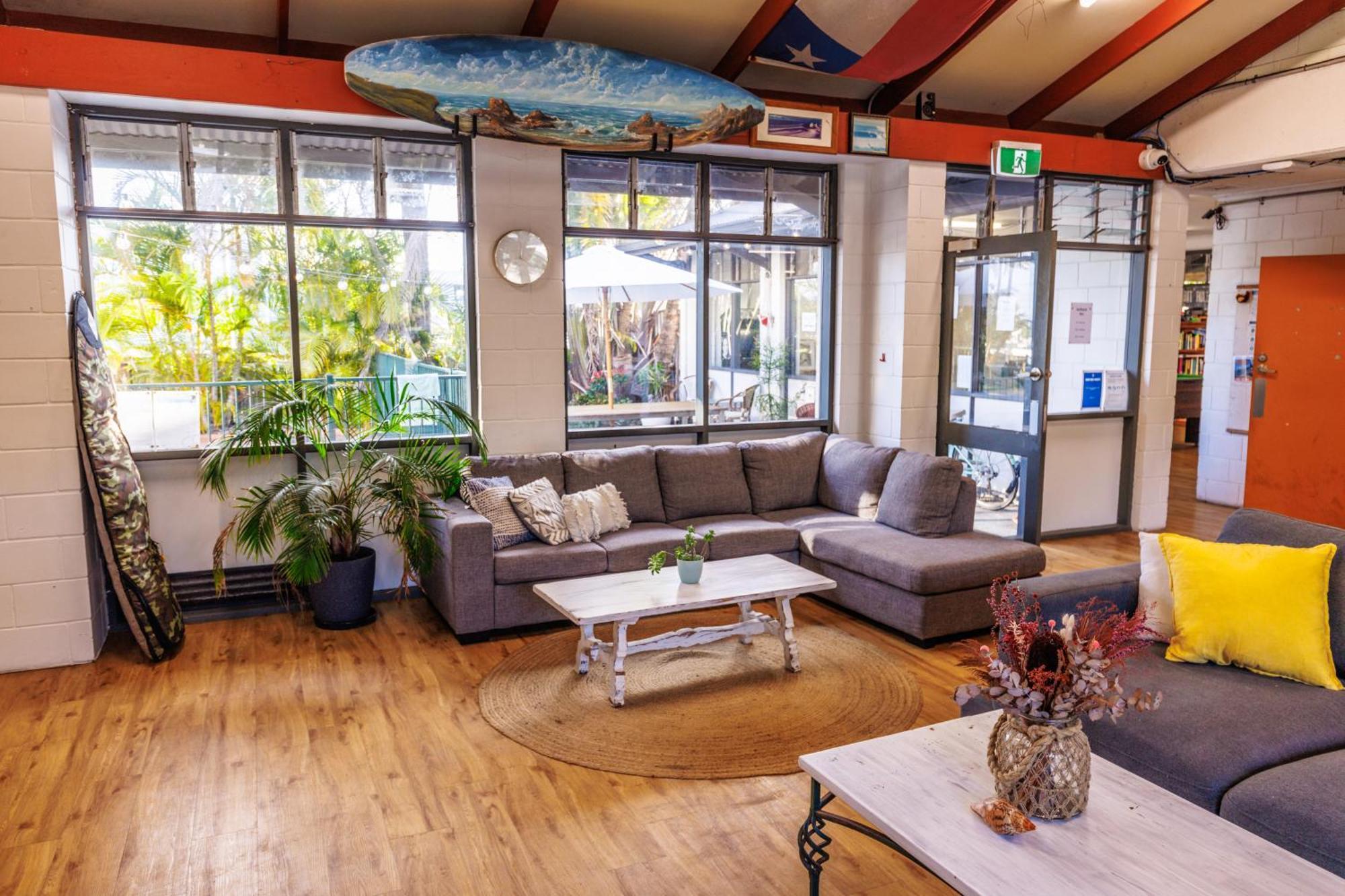 Coolangatta YHA Backpackers Vandrarhem Guldkusten Exteriör bild