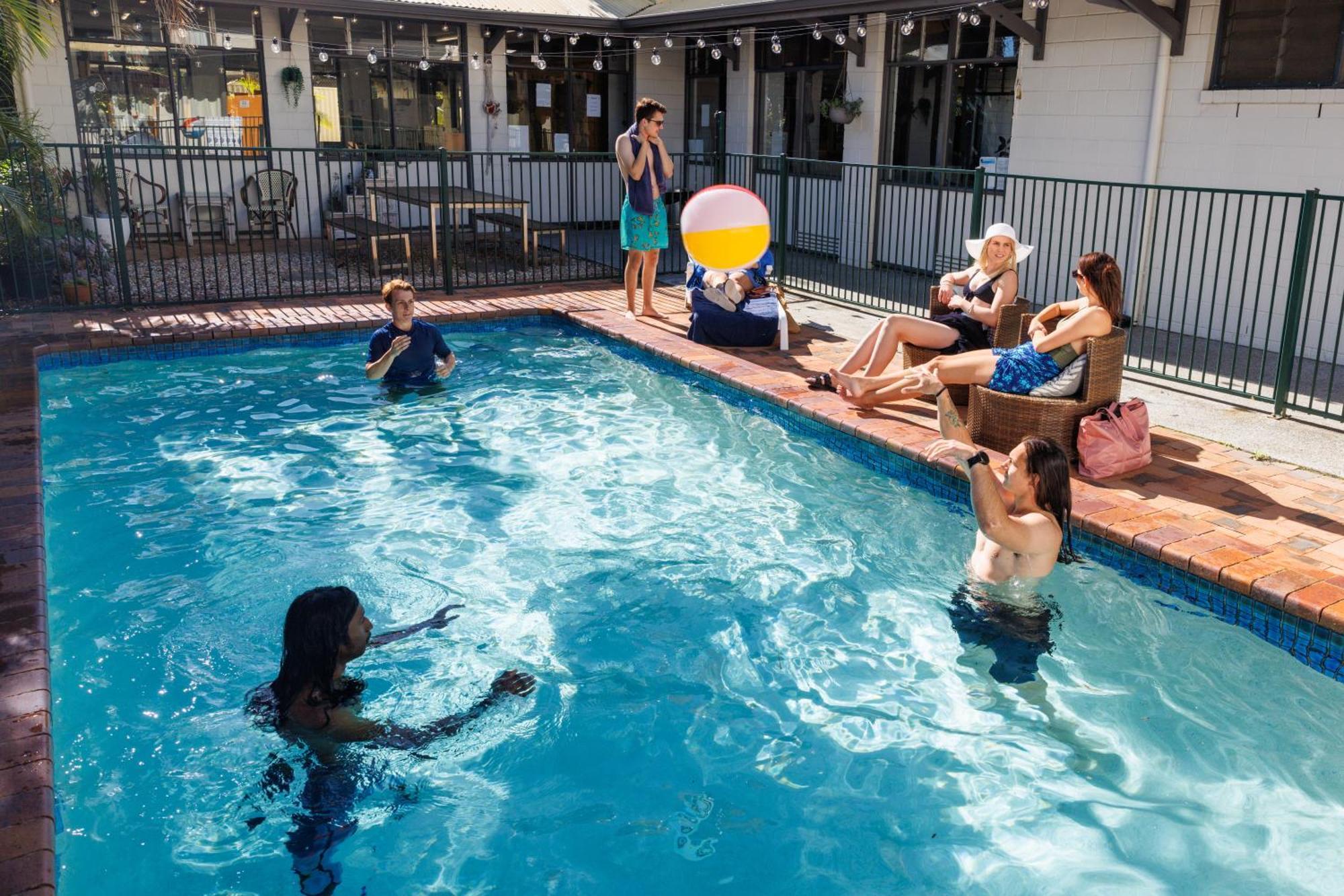 Coolangatta YHA Backpackers Vandrarhem Guldkusten Exteriör bild