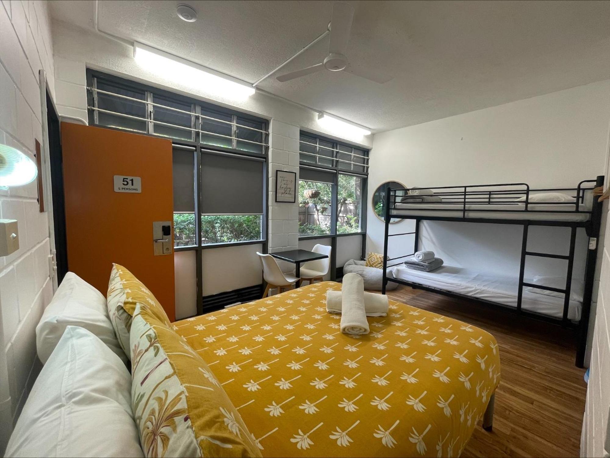 Coolangatta YHA Backpackers Vandrarhem Guldkusten Exteriör bild