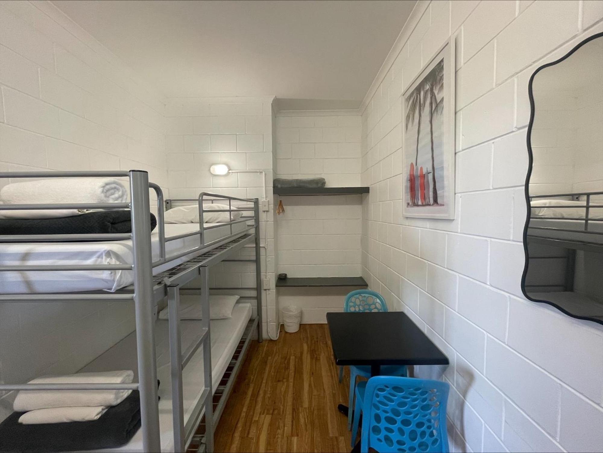 Coolangatta YHA Backpackers Vandrarhem Guldkusten Exteriör bild