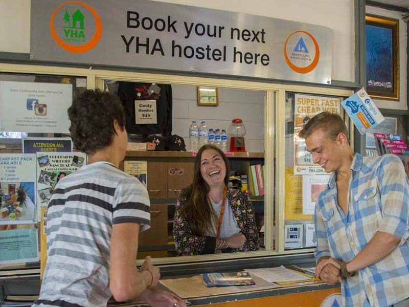 Coolangatta YHA Backpackers Vandrarhem Guldkusten Exteriör bild