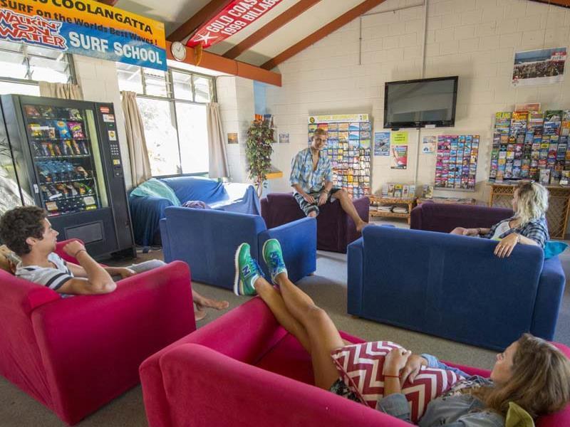 Coolangatta YHA Backpackers Vandrarhem Guldkusten Exteriör bild