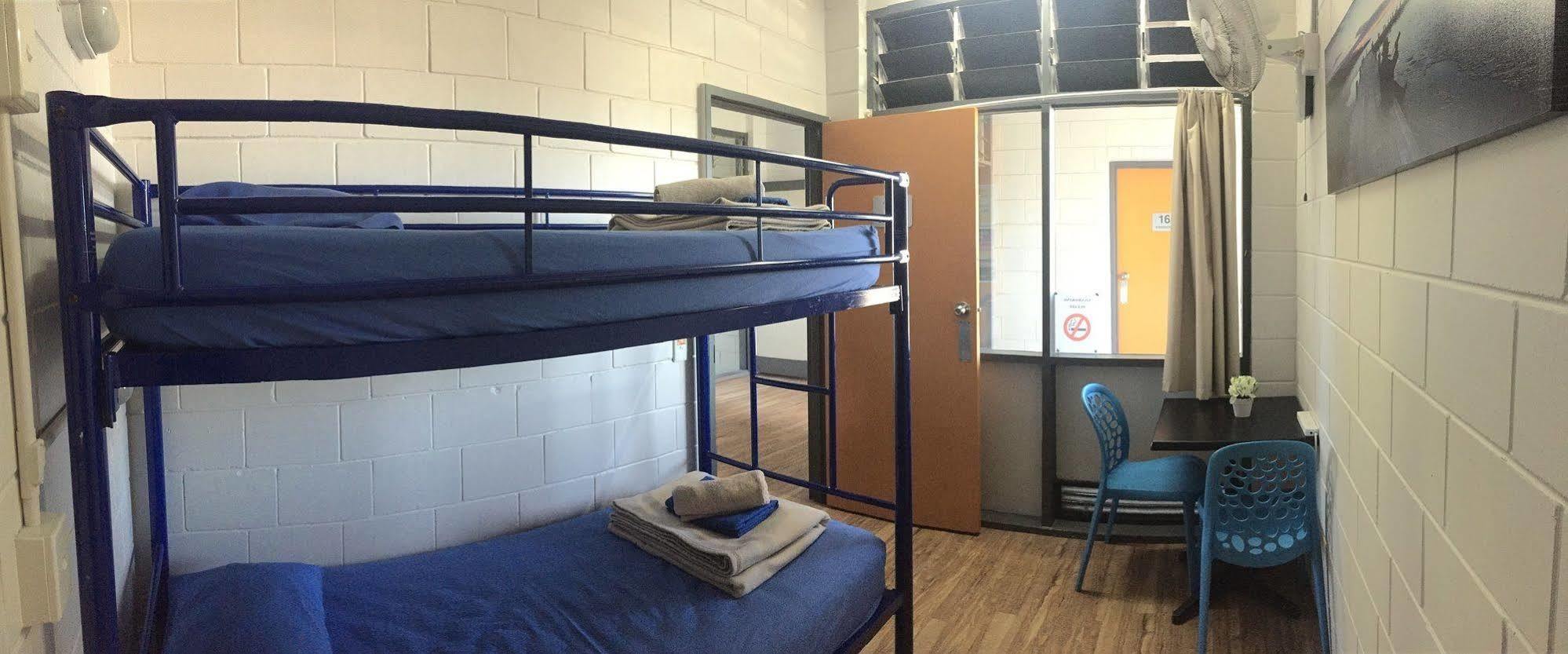 Coolangatta YHA Backpackers Vandrarhem Guldkusten Exteriör bild